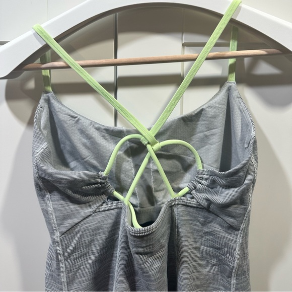 Lululemon Dancing Warrior Strappy Luon Yoga Tank size 4 built-in bra - Picture 4 of 11